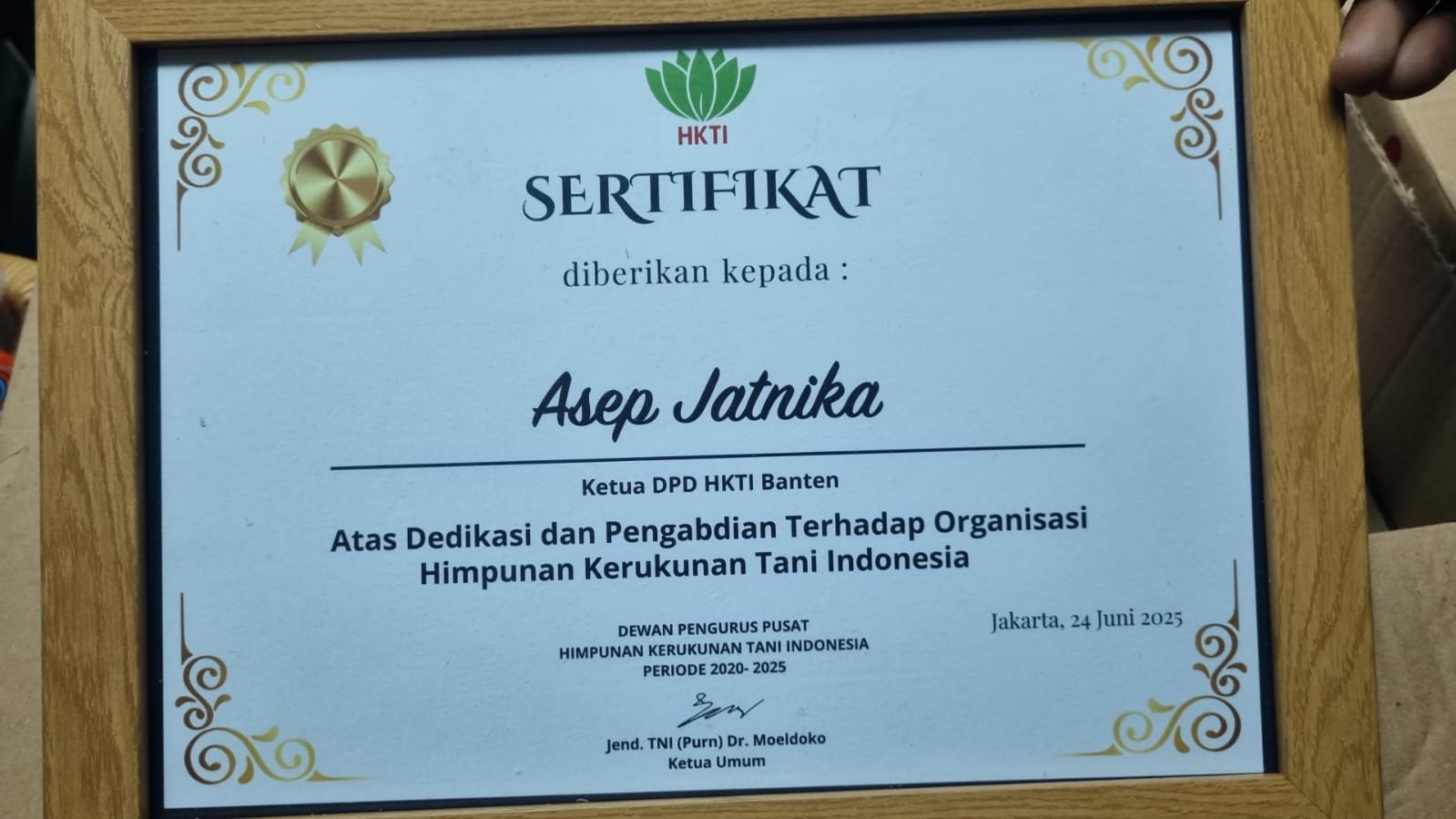 Inovasi Pertanian Banten: Asep Jatnika Terima Penghargaan dari Moeldoko