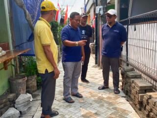 H Supiani Tinjau Peningkatan Jalan Lingkungan di Kelurahan Uwung Jaya, Kecamatan Cibodas
