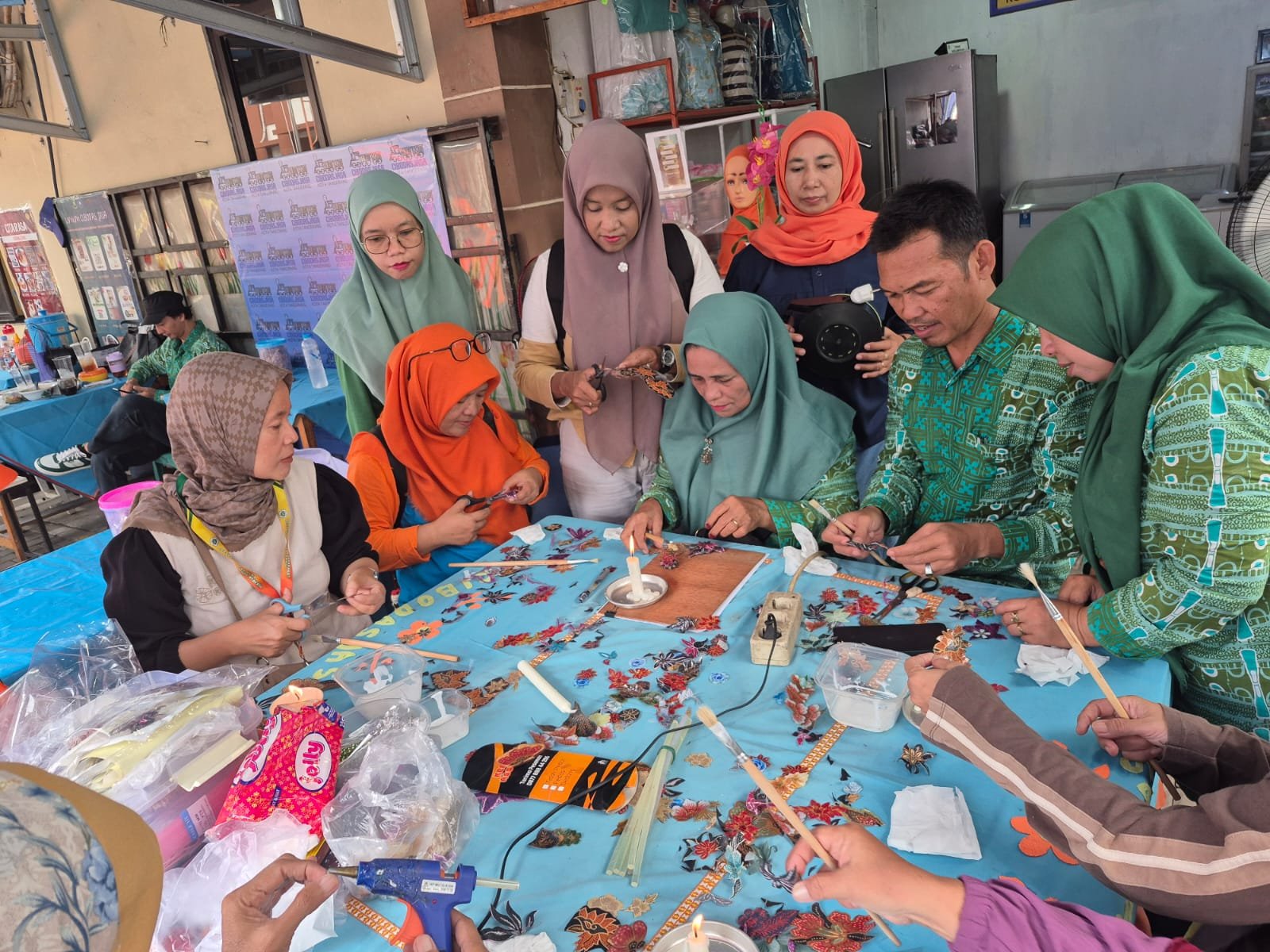 Rabu Kreatif, UMKM Cibodas Jasa – Membuat Bross dari Kain Perca