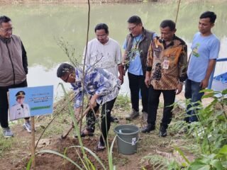 Gubernur Andra Soni Apresiasi Banksasuci Minimalisir Sampah di Sungai