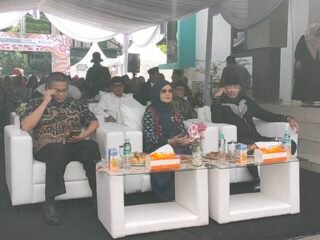 Harmoni 17th Kota Tangerang Selatan di Ciputat Timur Meriah, Warga Padati Halaman Kecamatan