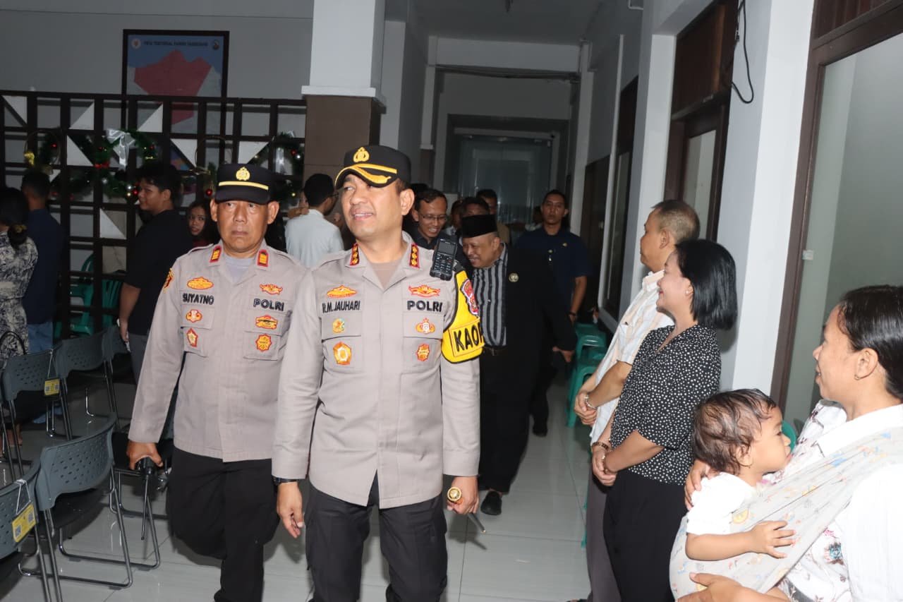 Kapolres Metro Tangerang Kota Tinjau Gereja dan Pos Pam Ops Lilin Jaya 2025