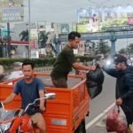 Banksasuci Bantu Bersihkan Timbunan Sampah di Jalan
