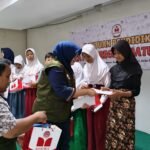 PT Mayora Indah Region Batuceper Perkuat Kepedulian Sosial Lewat Bantuan Pendidikan dan Fogging DBD