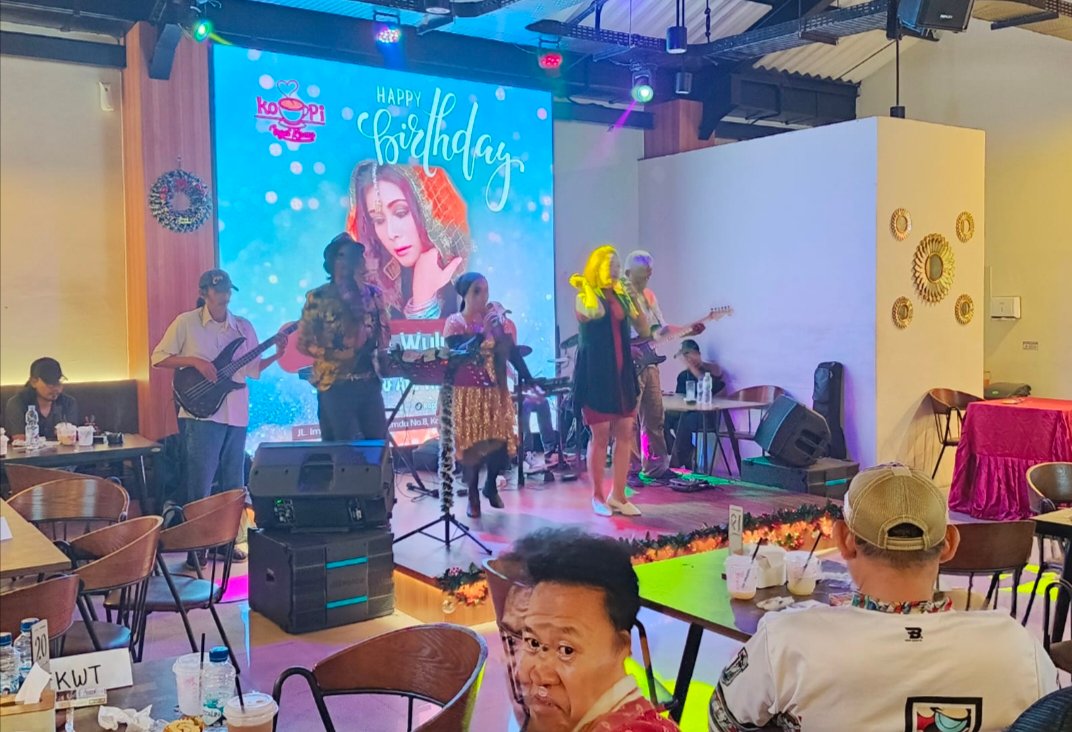 Di Kafe & Resto Ingat Kamu, Herni Wulung Gelar Ultah ke-50 Bersama Tokoh Pers, Sahabat, dan Keluarga