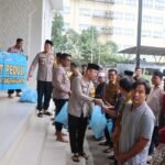 Jumat Peduli, Kapolres Metro Tangerang Kota Wujudkan Kepedulian dengan Bakti Sosial