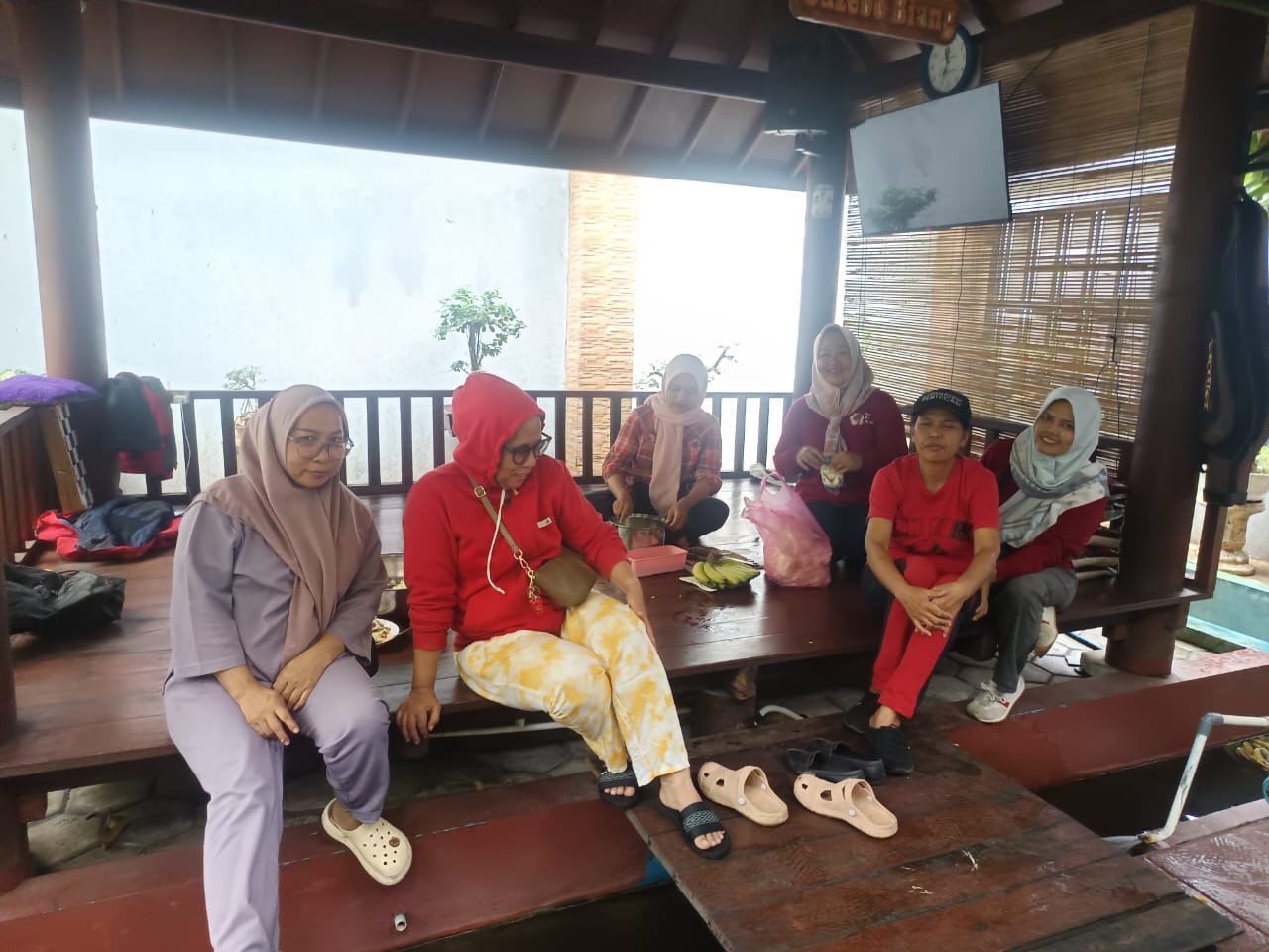 PMI dan IPSM Pinang Gelar Dapur Umum untuk Warga Terdampak Banjir