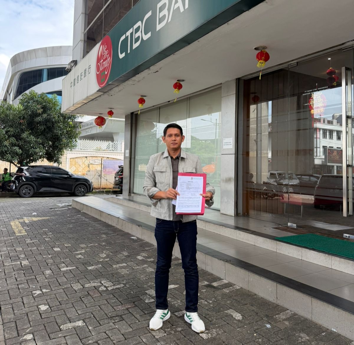 LPKNI Banten Datangi Kantor Cabang Bank CTBC di Kelapa Gading, Diduga Intimidasi Nasabah