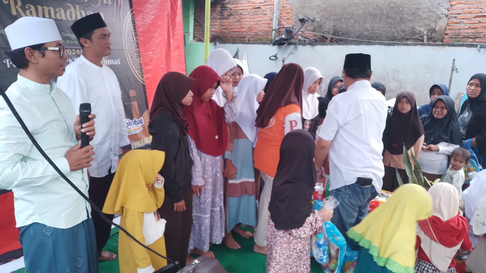 Pimred Posbanten Galang Adakan Bukber Santuni Anak Yatim Piatu