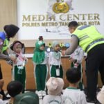 Polisi Sahabat Anak, Sat Lantas Kenalkan Keselamatan Lalu Lintas kepada Siswa TK Islam Gunung Jati