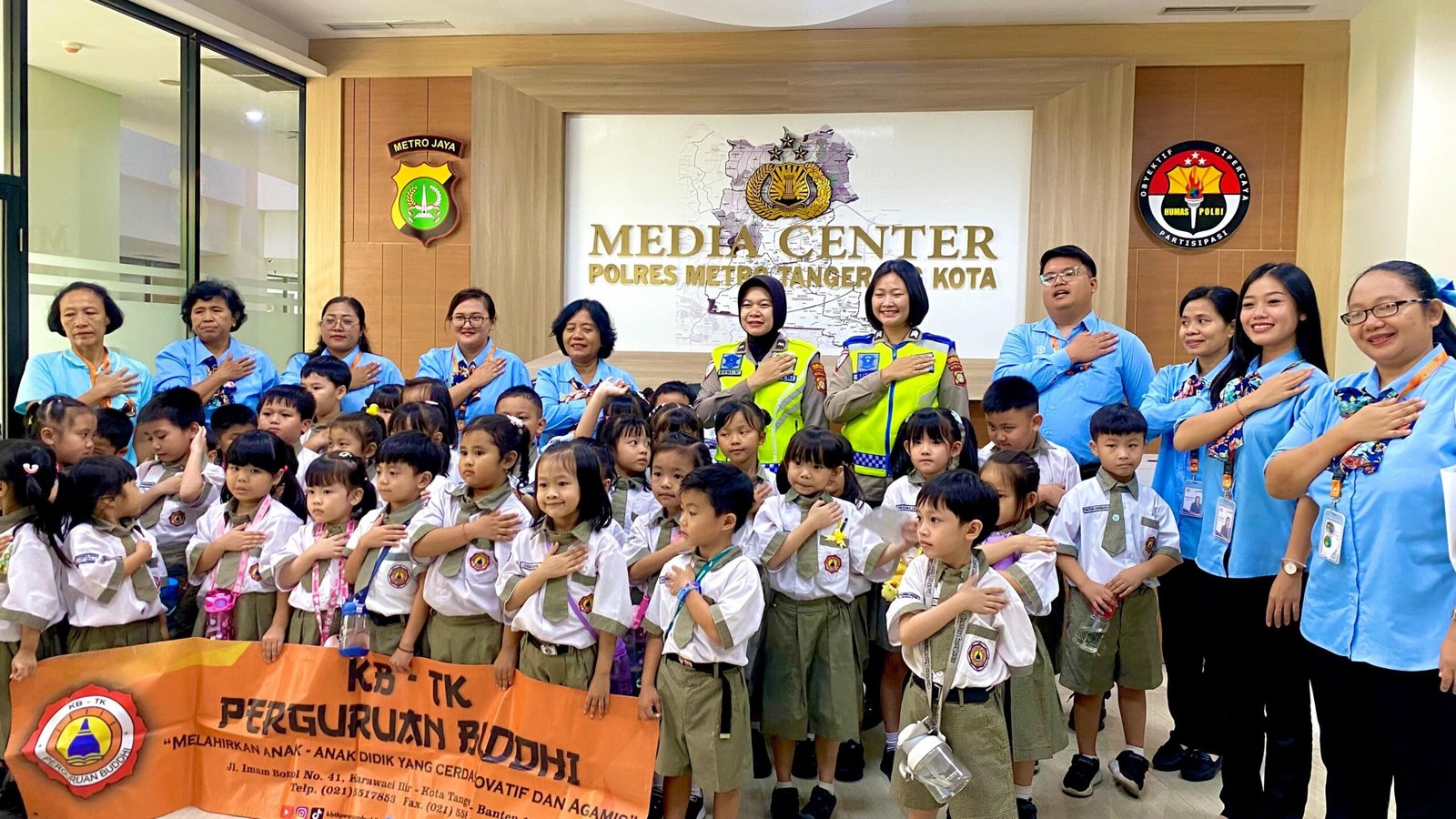 Polisi Ajarkan Tertib Lalu Lintas pada TK Buddhi