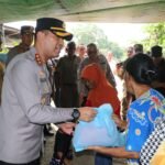 Kapolres Metro Tangerang Kota Turun Langsung ke Kampung Cacing, Dengarkan Keluhan Warga dan Bagikan Sembako