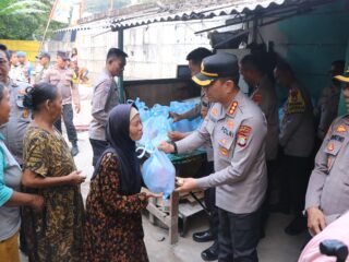 Dari Rumah ke Rumah, Kapolres Metro Tangerang Kota Dekatkan Polisi dengan Warga Tanah Tinggi