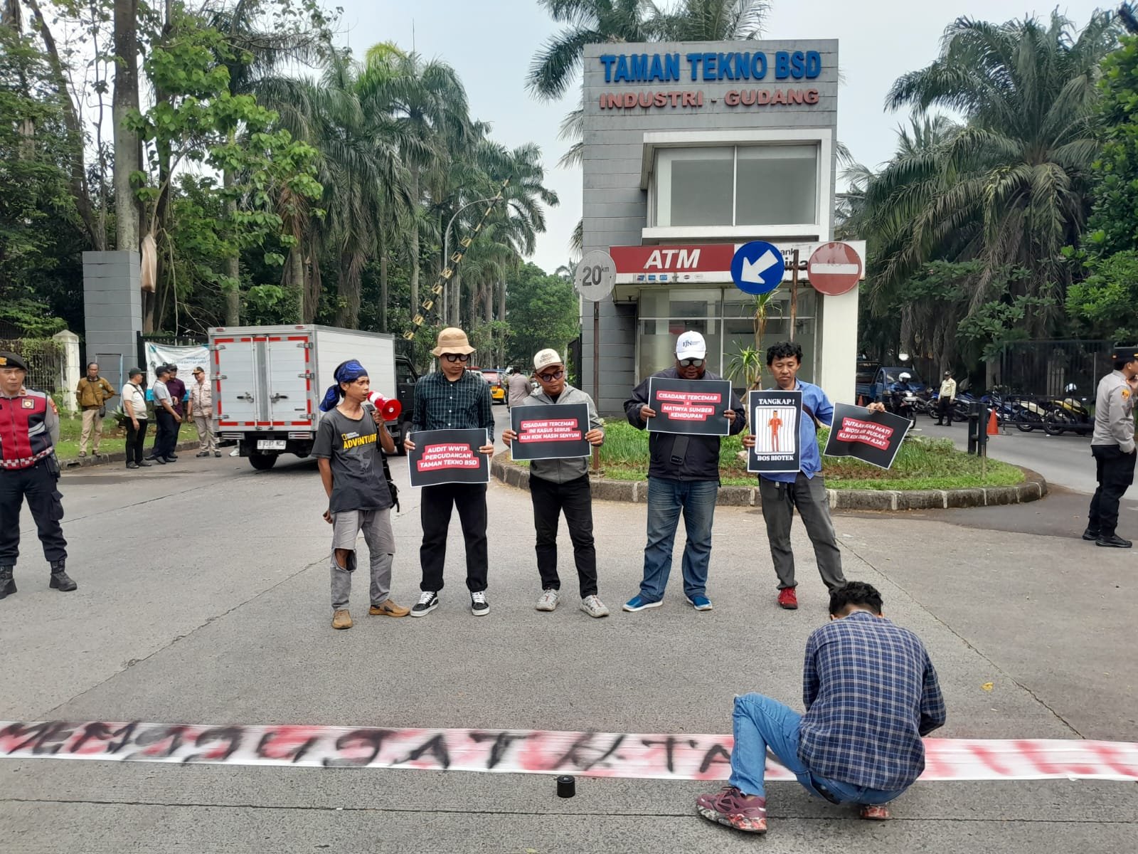 Aktivis Lingkungan Desak KLH dan APH Tangkap Pencemar Cisadane Aktivis Lingkungan Desak KLH dan APH Tangkap Pencemar Cisadane